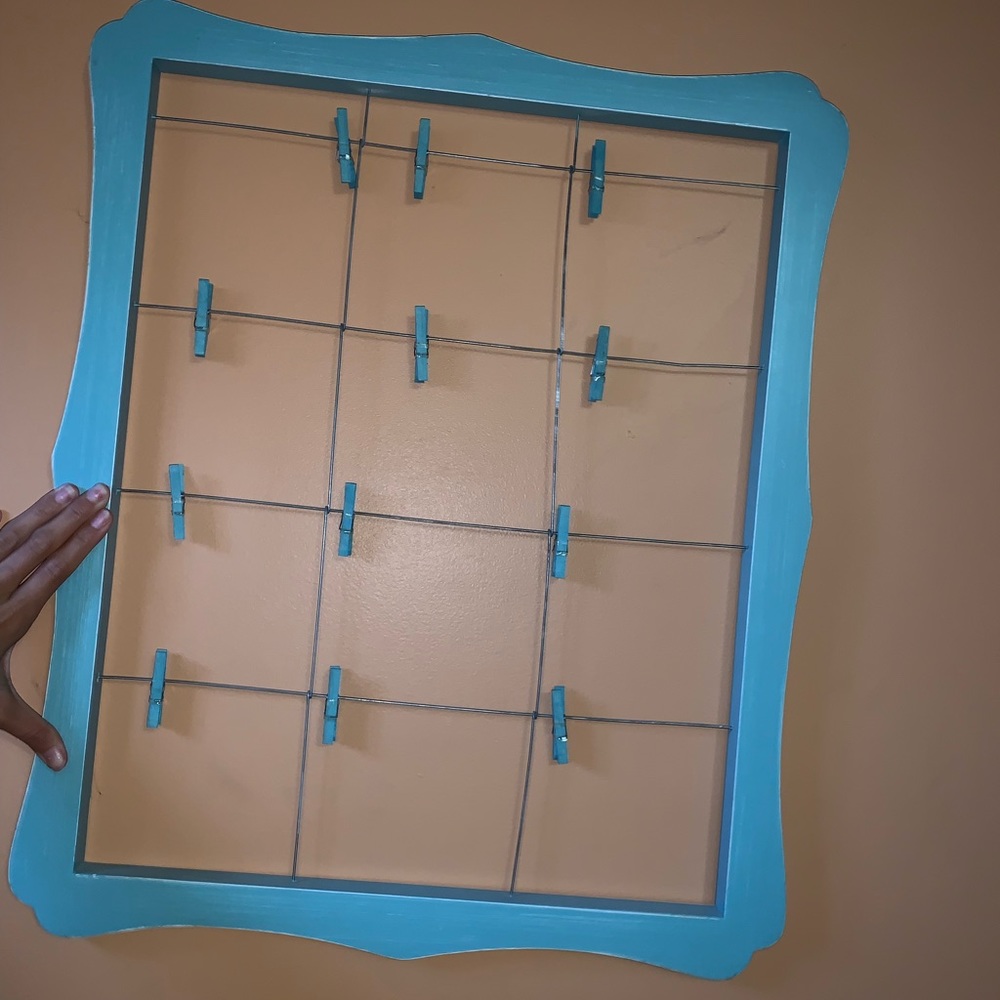 Clothes pin picture frame